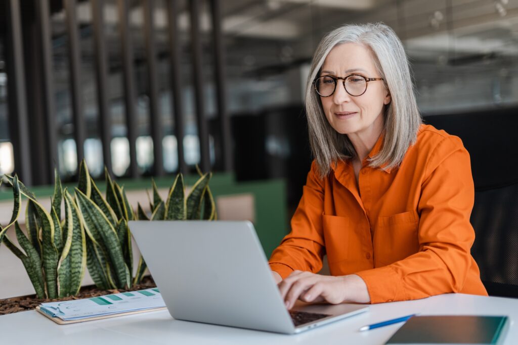 A woman is sitting in front of her laptop while taking part in a virtual publication project