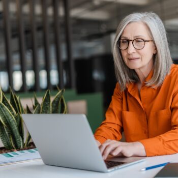 A woman is sitting in front of her laptop while taking part in a virtual publication project